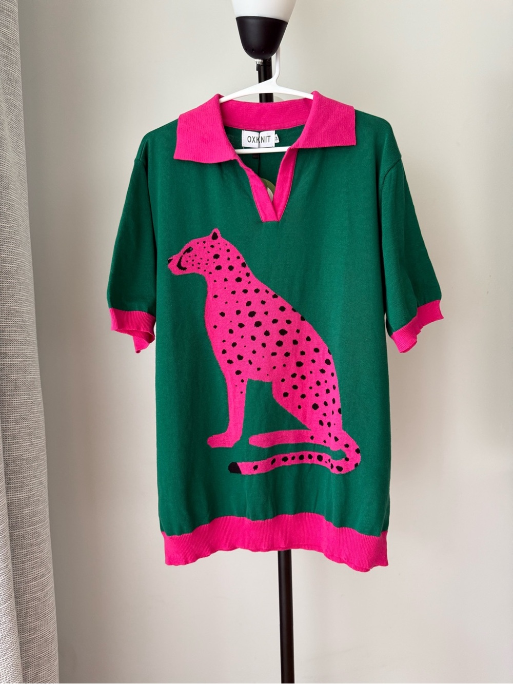 Oxxnit Women's Green V-Neck Sweater with Pink Cheetah Motif